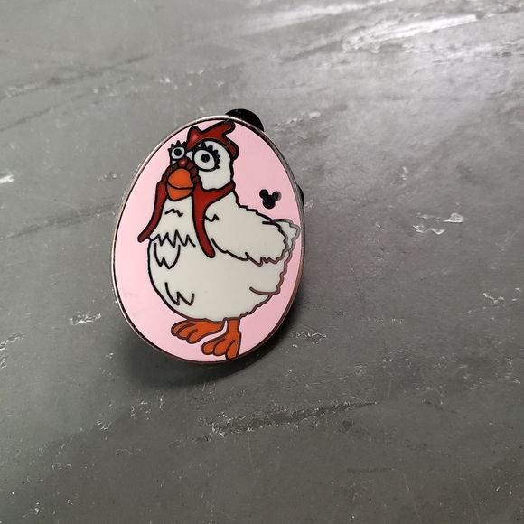 Disney Camilla pin